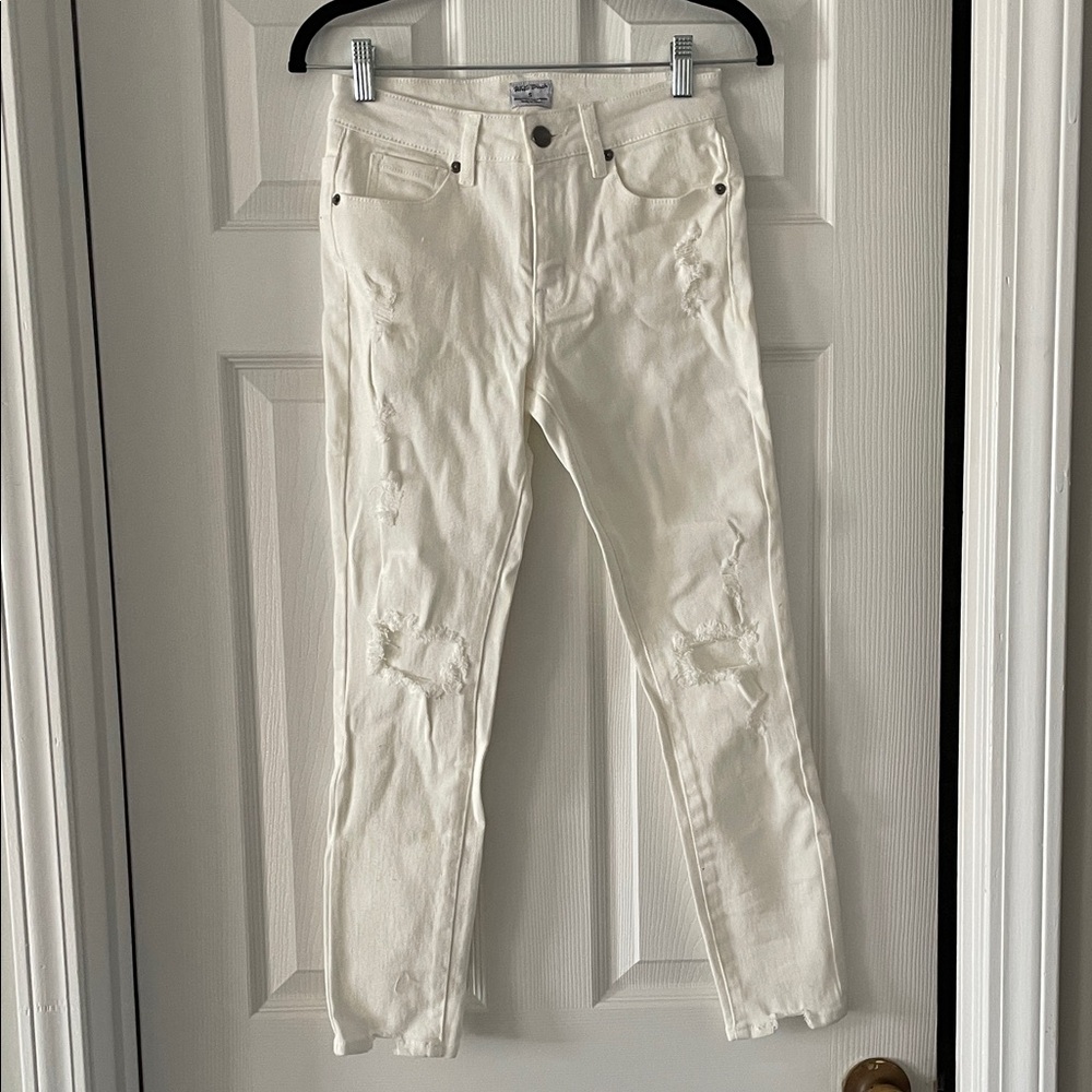 White Birch Women's White Distressed Skinny Jeans